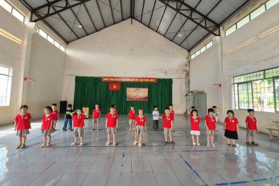 Hoạt động trải nghiệm cho trẻ tham quan trường tiểu học của trường mầm non Họa Mi năm học 2025 – 2026